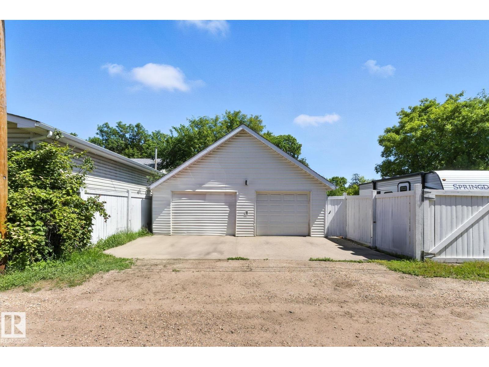 Photo 38 of 11204 61 St Nw, Edmonton AB