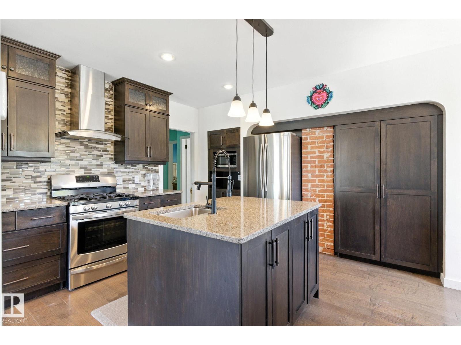 Photo 5 of 11204 61 St Nw, Edmonton AB