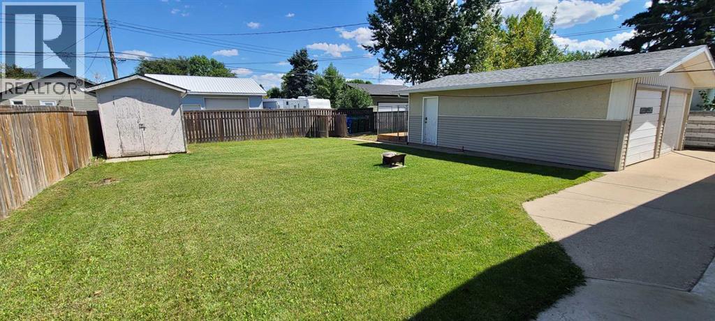 Photo 4 of 5613 55 Street, Taber AB