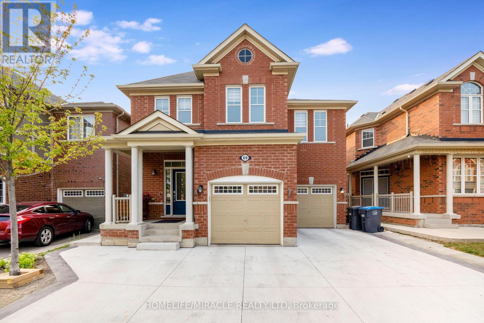 Photo 2 of 69 Mincing Trail, Brampton ON