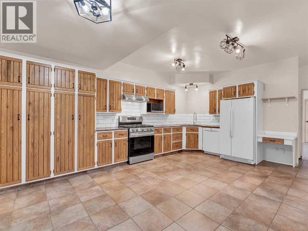 Photo 7 of 169 5 Street Se, Medicine Hat AB