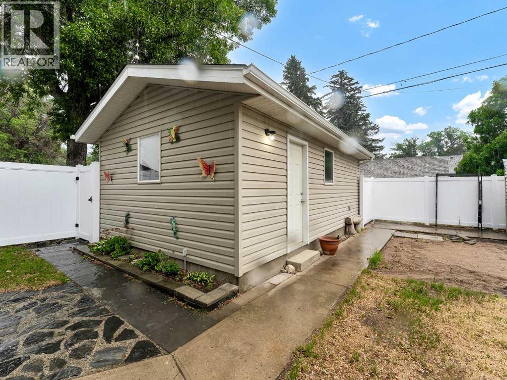 Photo 44 of 169 5 Street Se, Medicine Hat AB