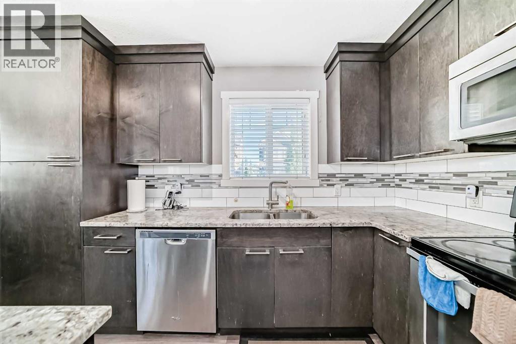 Single Family House for Sale in  Evanston Manor NW Evanston Calgary 