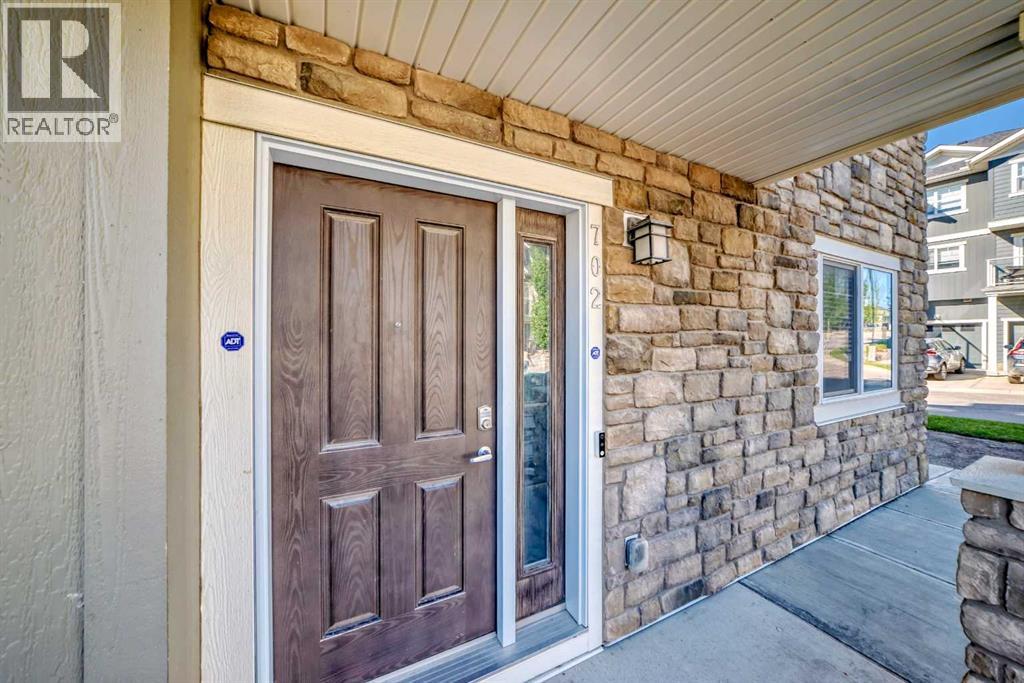 Single Family House for Sale in  Evanston Manor NW Evanston Calgary 