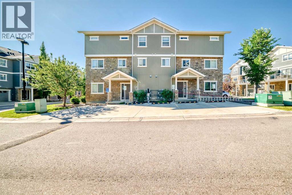 Single Family House for Sale in  Evanston Manor NW Evanston Calgary 