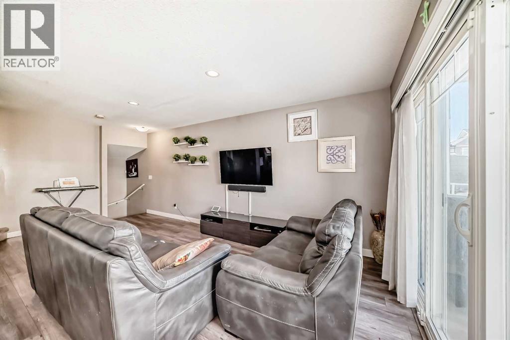 Single Family House for Sale in  Evanston Manor NW Evanston Calgary 