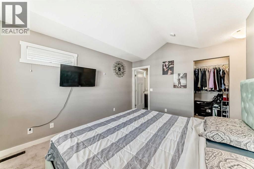Single Family House for Sale in  Evanston Manor NW Evanston Calgary 