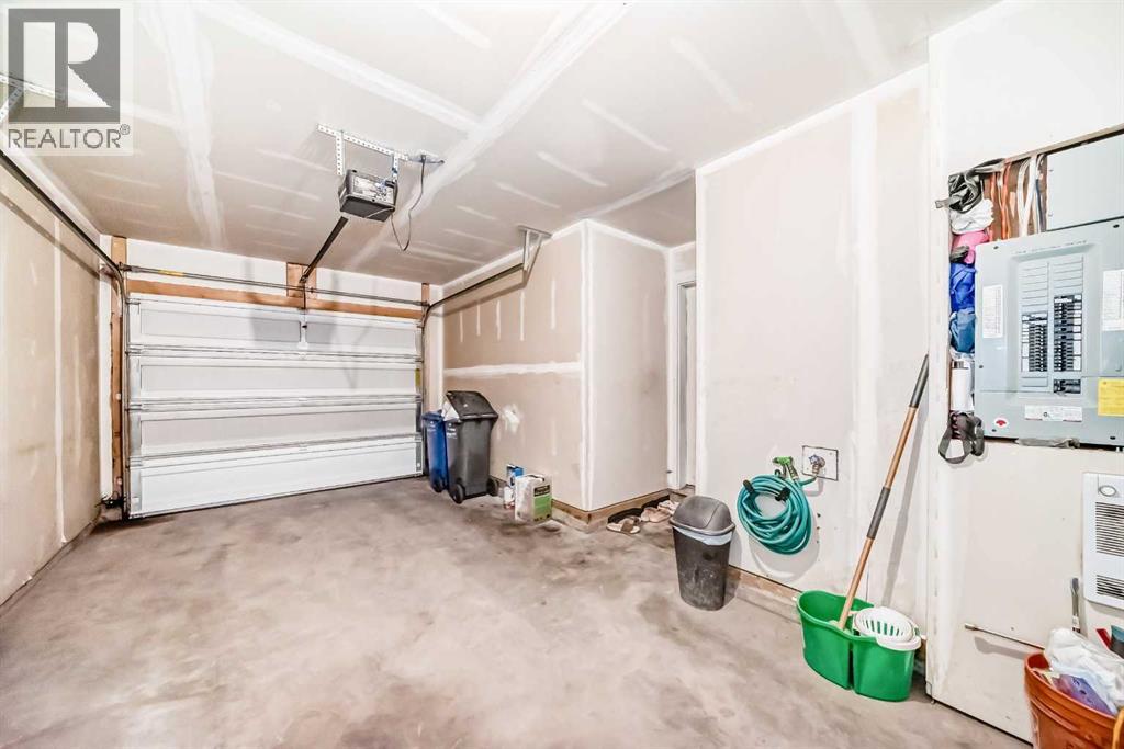 Single Family House for Sale in  Evanston Manor NW Evanston Calgary 