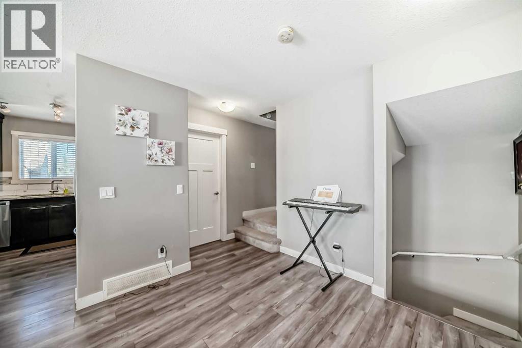 Single Family House for Sale in  Evanston Manor NW Evanston Calgary 