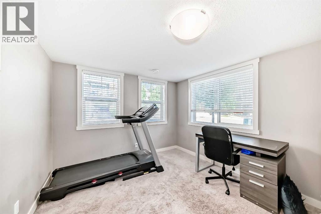 Single Family House for Sale in  Evanston Manor NW Evanston Calgary 