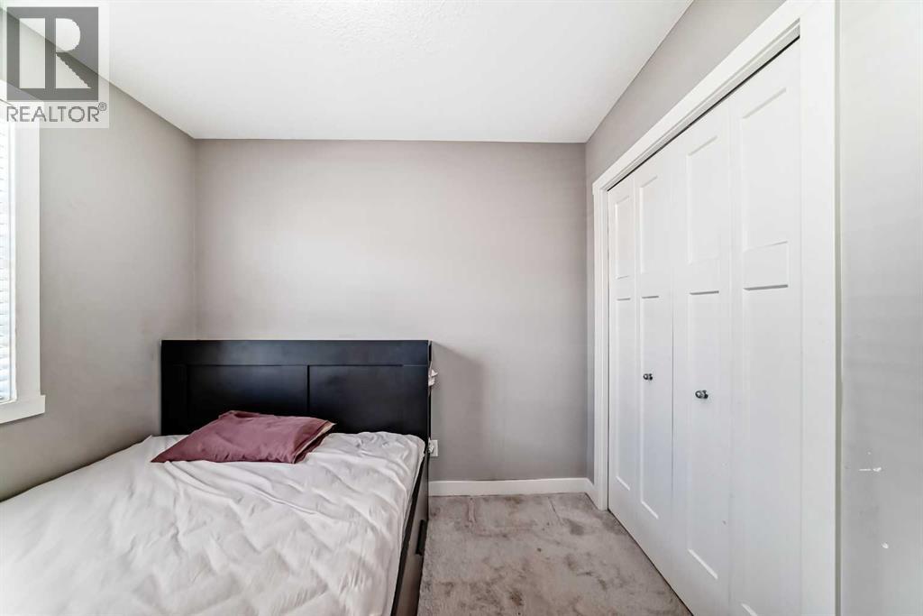 Single Family House for Sale in  Evanston Manor NW Evanston Calgary 
