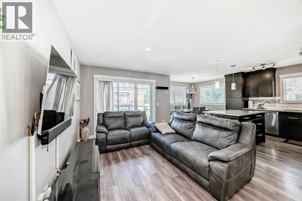 Single Family House for Sale in  Evanston Manor NW Evanston Calgary 