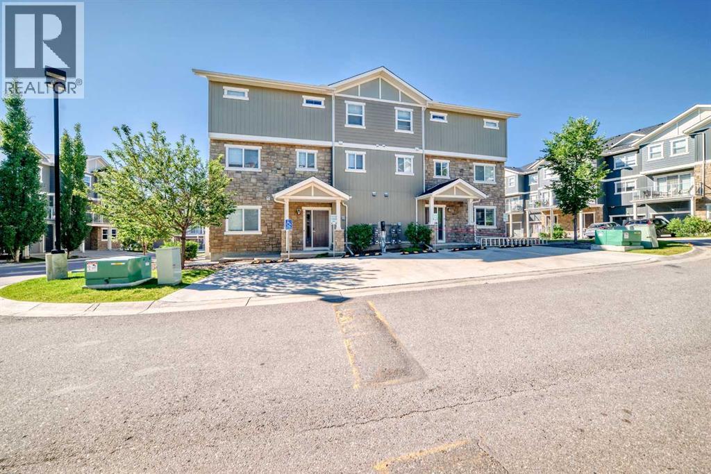 Single Family House for Sale in  Evanston Manor NW Evanston Calgary 