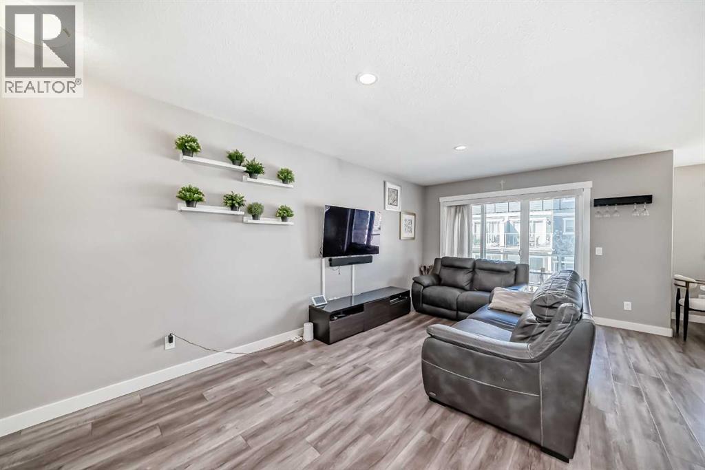 Single Family House for Sale in  Evanston Manor NW Evanston Calgary 