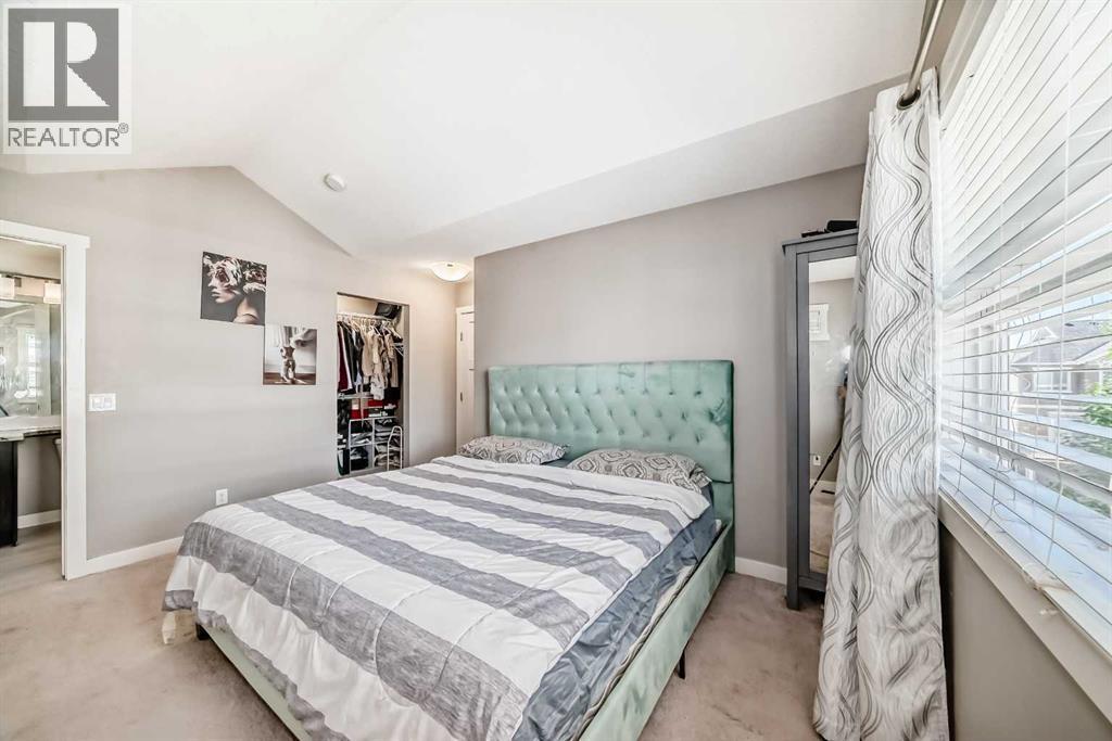 Single Family House for Sale in  Evanston Manor NW Evanston Calgary 