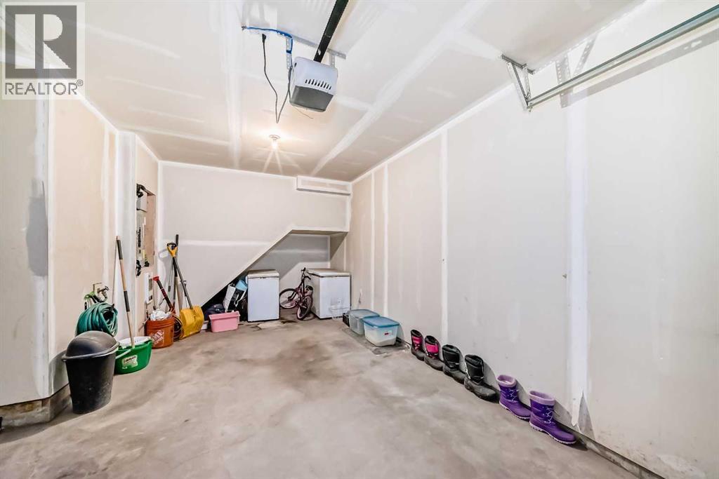 Single Family House for Sale in  Evanston Manor NW Evanston Calgary 