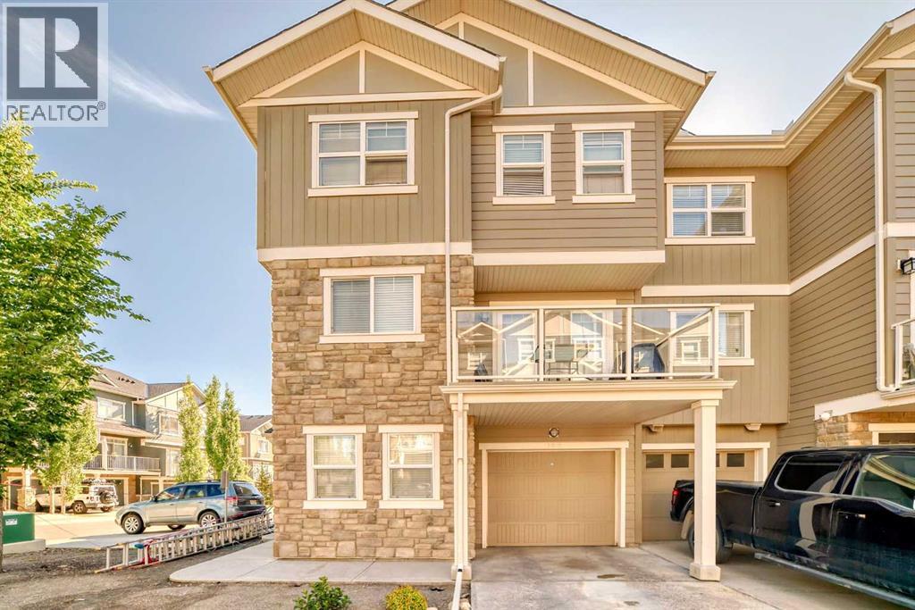 Single Family House for Sale in  Evanston Manor NW Evanston Calgary 