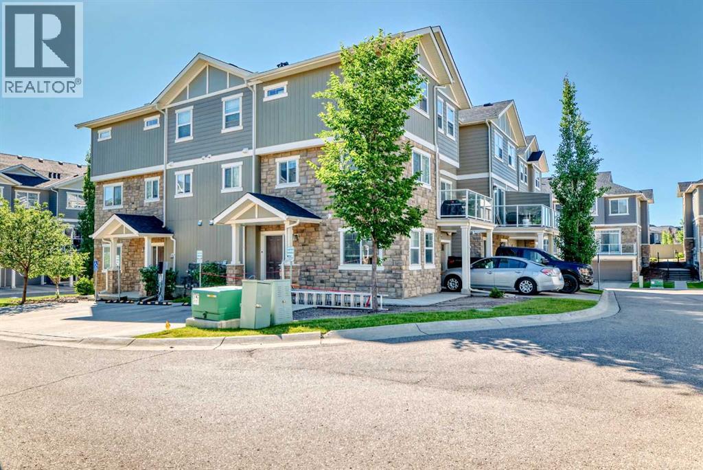 Single Family House for Sale in  Evanston Manor NW Evanston Calgary 
