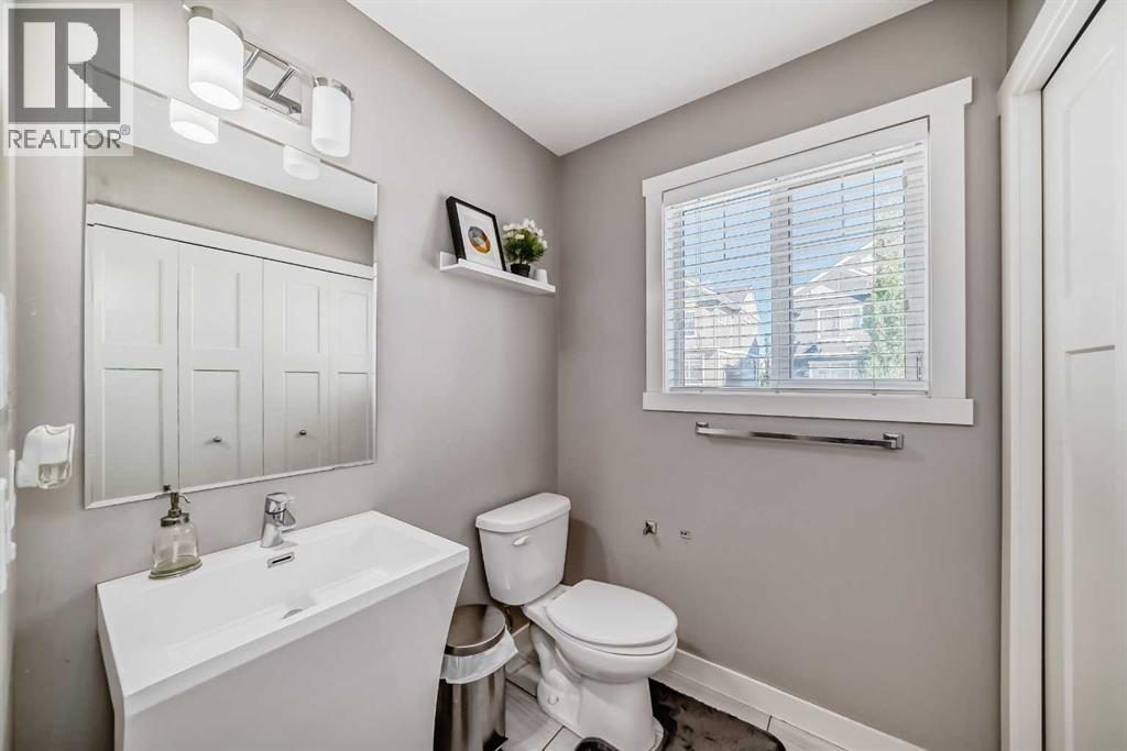 Single Family House for Sale in  Evanston Manor NW Evanston Calgary 