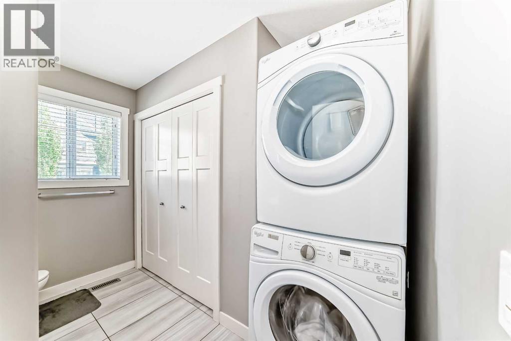 Single Family House for Sale in  Evanston Manor NW Evanston Calgary 