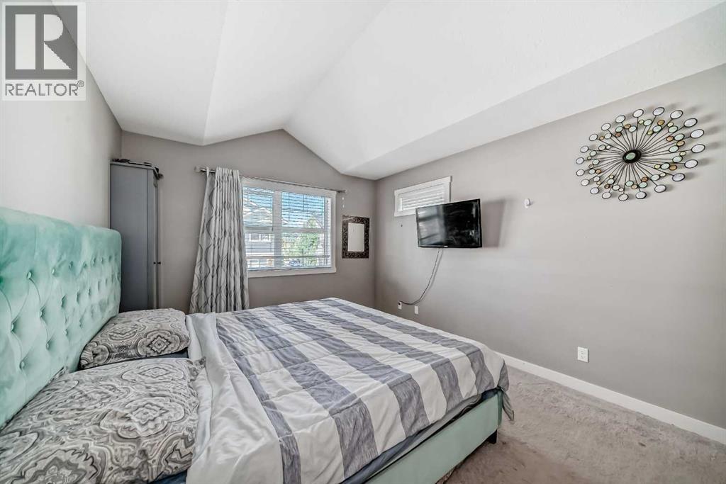 Single Family House for Sale in  Evanston Manor NW Evanston Calgary 