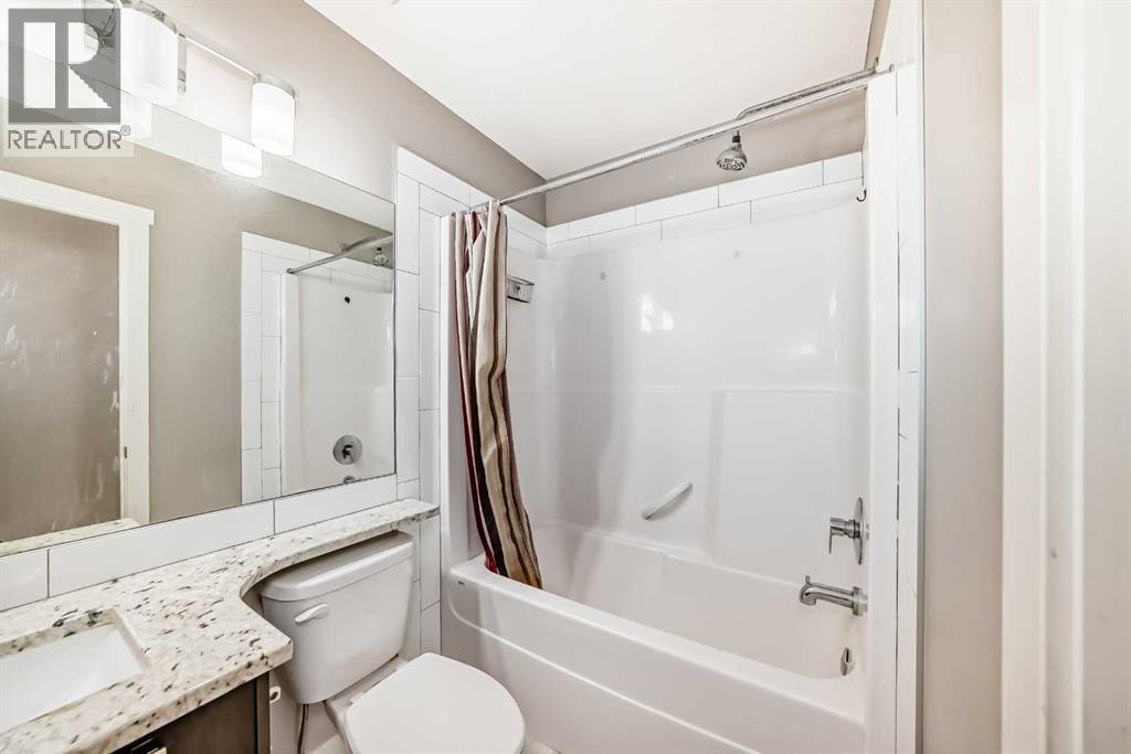 Single Family House for Sale in  Evanston Manor NW Evanston Calgary 