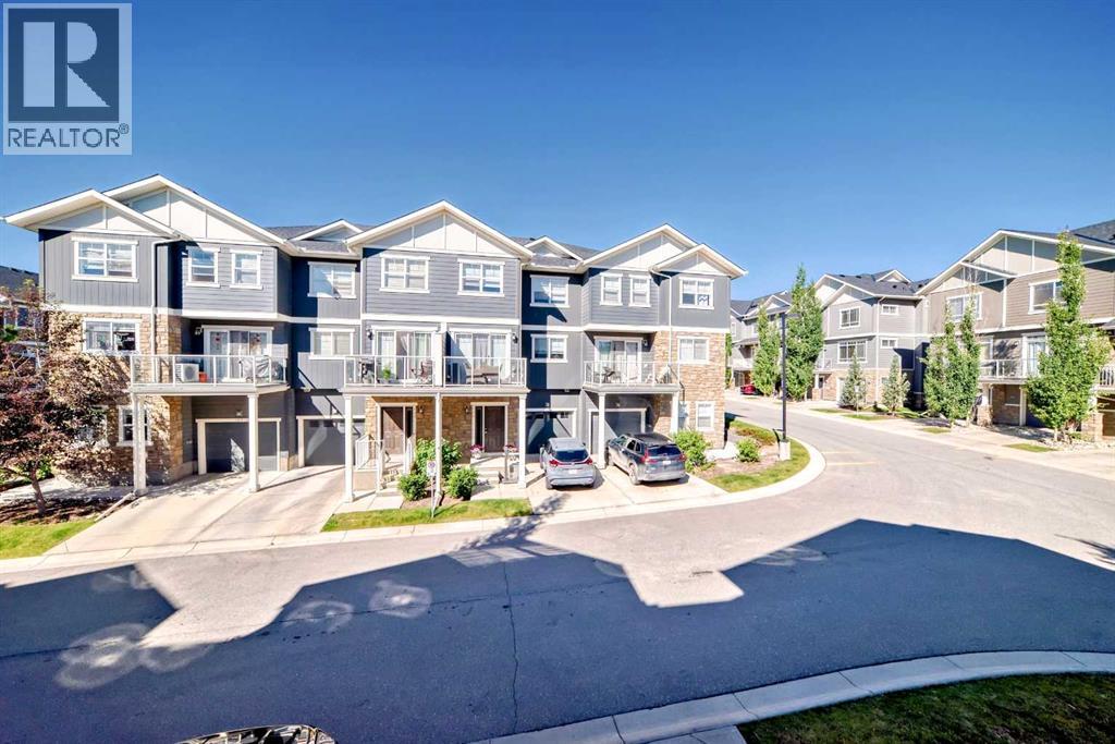 Single Family House for Sale in  Evanston Manor NW Evanston Calgary 