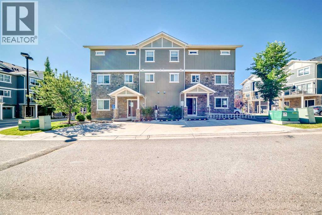 Single Family House for Sale in  Evanston Manor NW Evanston Calgary 