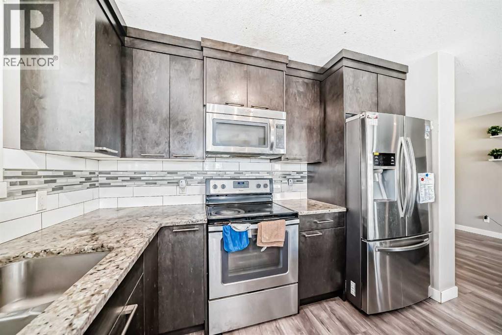 Single Family House for Sale in  Evanston Manor NW Evanston Calgary 