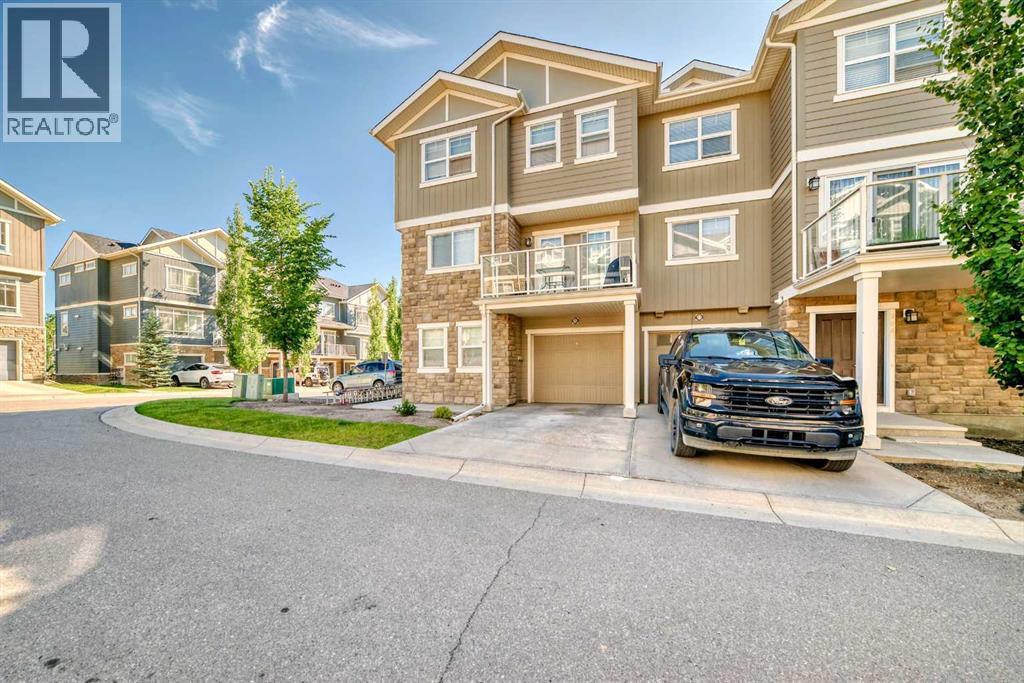 Single Family House for Sale in  Evanston Manor NW Evanston Calgary 