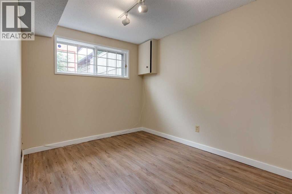 Single Family House Bi-level for Sale in  Silver Mead Road NW Silver Springs Calgary 