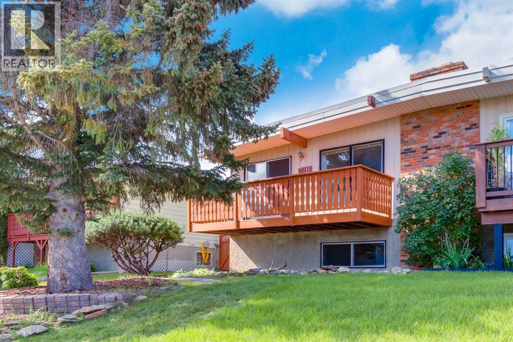 Single Family House Bi-level for Sale in  Silver Mead Road NW Silver Springs Calgary 