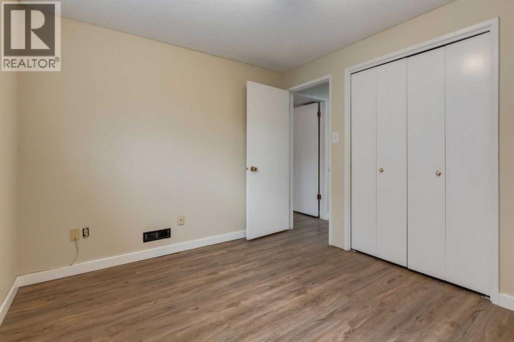 Single Family House Bi-level for Sale in  Silver Mead Road NW Silver Springs Calgary 