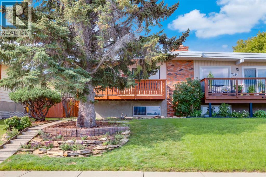 Single Family House Bi-level for Sale in  Silver Mead Road NW Silver Springs Calgary 