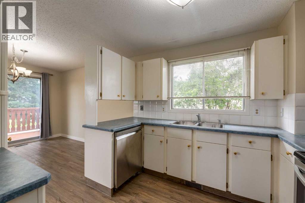 Single Family House Bi-level for Sale in  Silver Mead Road NW Silver Springs Calgary 