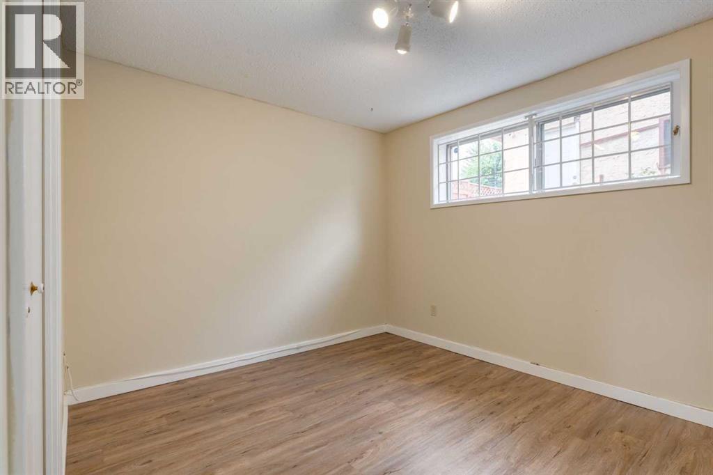 Single Family House Bi-level for Sale in  Silver Mead Road NW Silver Springs Calgary 