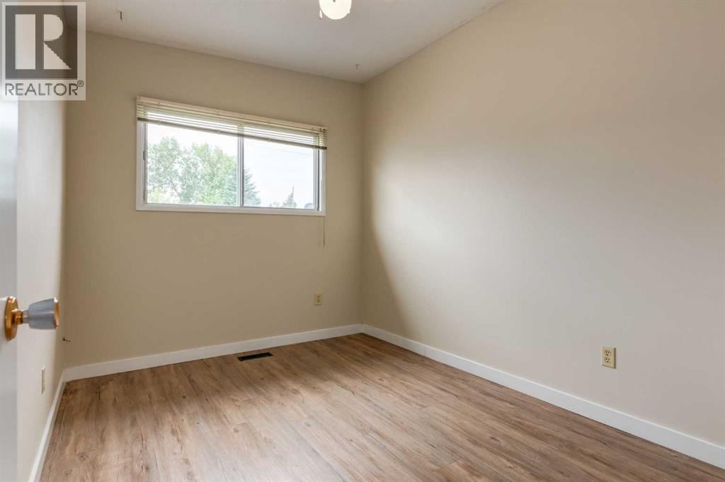Single Family House Bi-level for Sale in  Silver Mead Road NW Silver Springs Calgary 