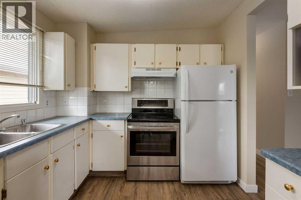 Single Family House Bi-level for Sale in  Silver Mead Road NW Silver Springs Calgary 