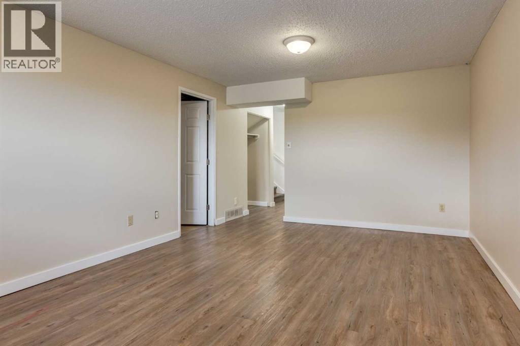Single Family House Bi-level for Sale in  Silver Mead Road NW Silver Springs Calgary 