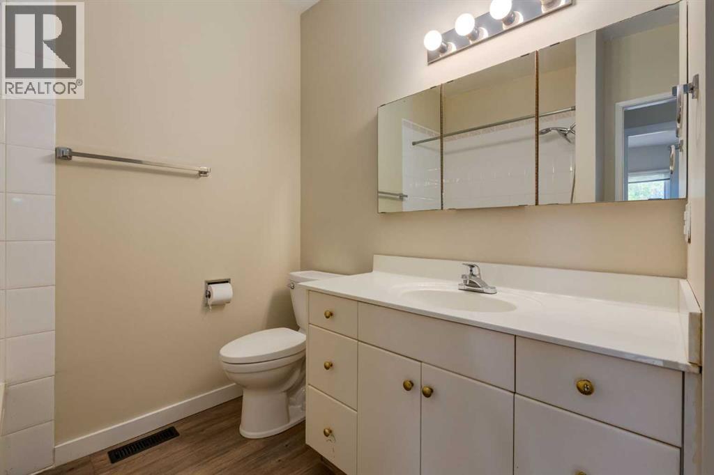 Single Family House Bi-level for Sale in  Silver Mead Road NW Silver Springs Calgary 