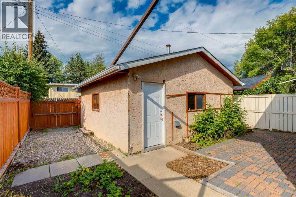 Single Family House Bi-level for Sale in  Silver Mead Road NW Silver Springs Calgary 