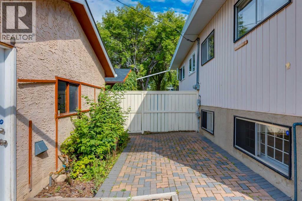 Single Family House Bi-level for Sale in  Silver Mead Road NW Silver Springs Calgary 