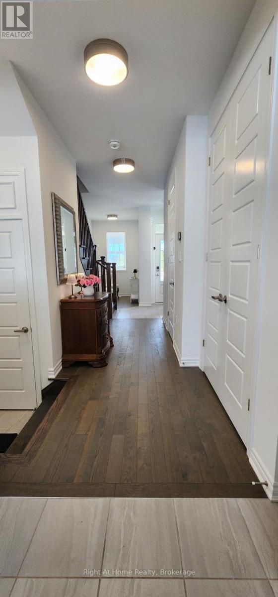 Photo 43 of 1242 Wheat Boom Drive, Oakville ON