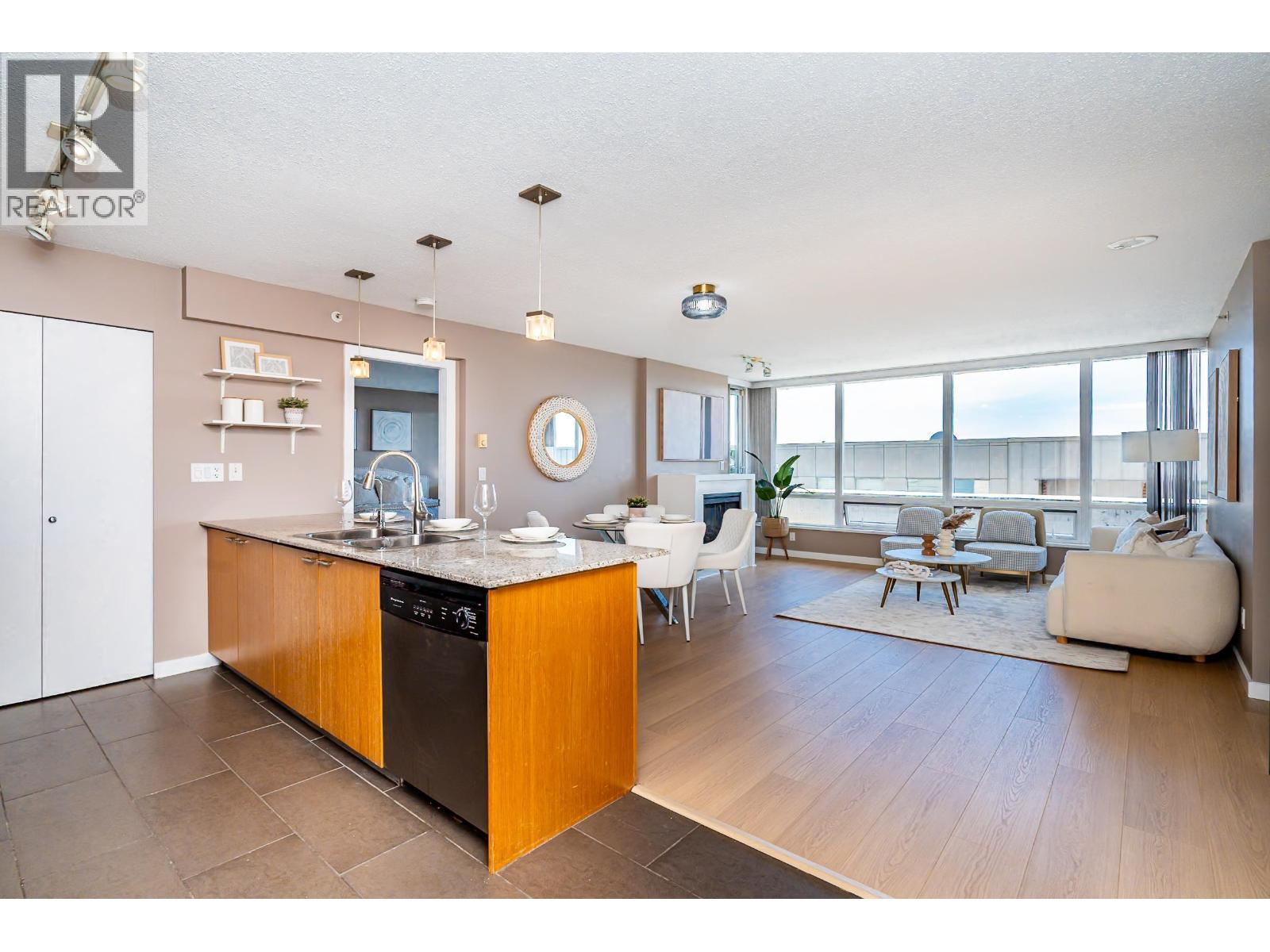 Photo 2 of 504 39 Sixth Street, New Westminster BC