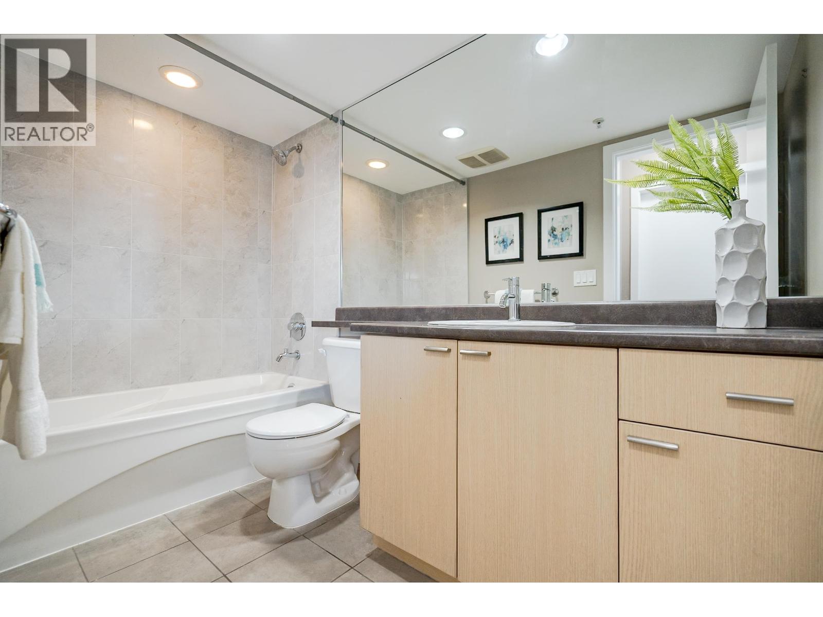 Photo 26 of 504 39 Sixth Street, New Westminster BC