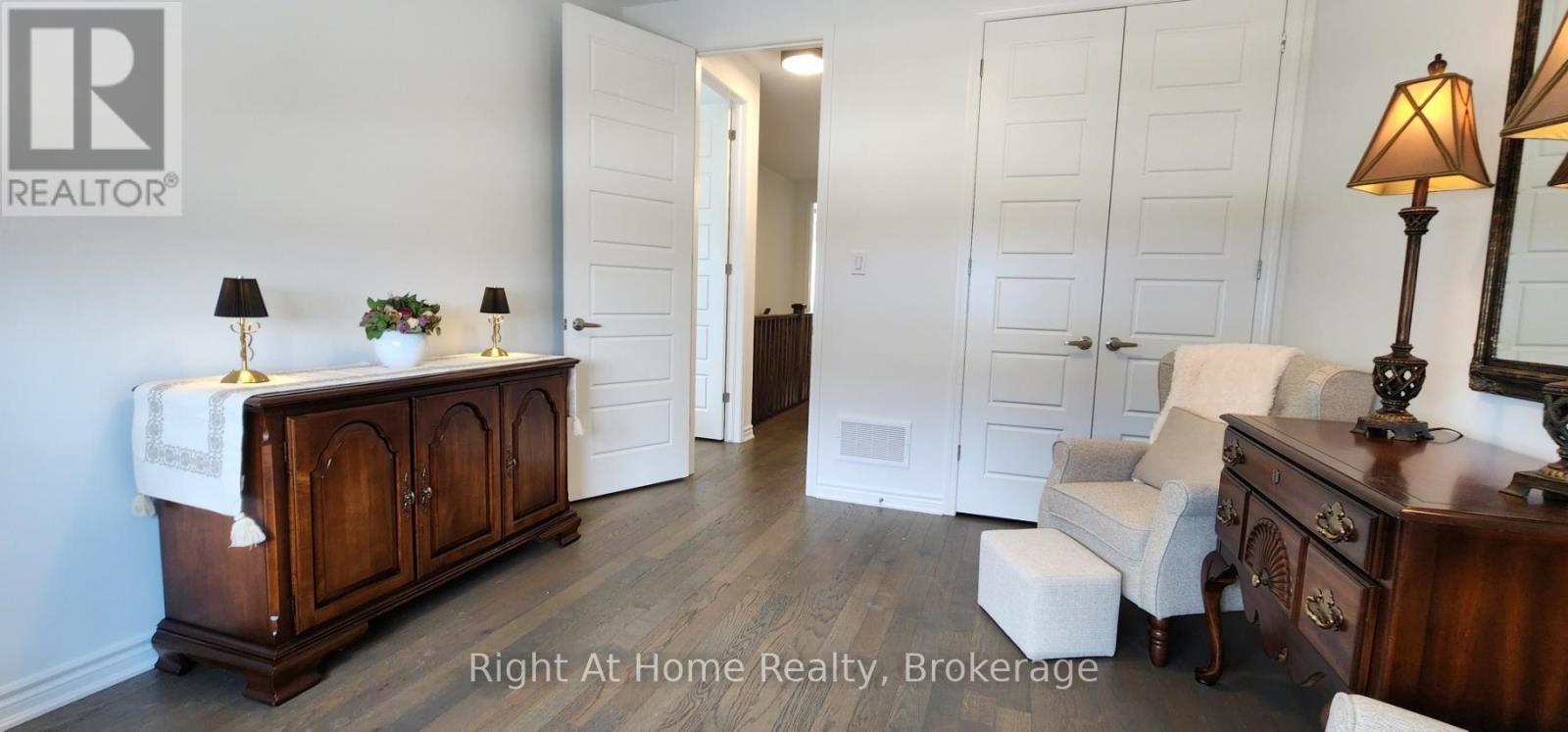 Photo 22 of 1242 Wheat Boom Drive, Oakville ON