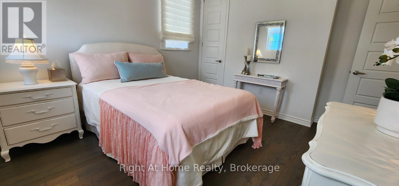 Photo 23 of 1242 Wheat Boom Drive, Oakville ON