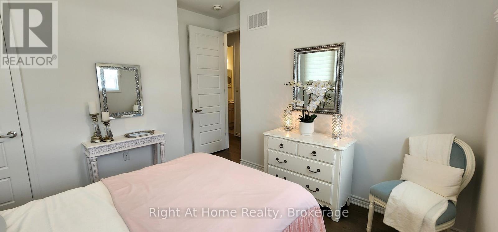 Photo 7 of 1242 Wheat Boom Drive, Oakville ON