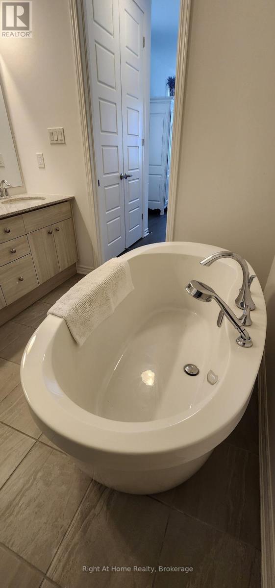 Photo 5 of 1242 Wheat Boom Drive, Oakville ON