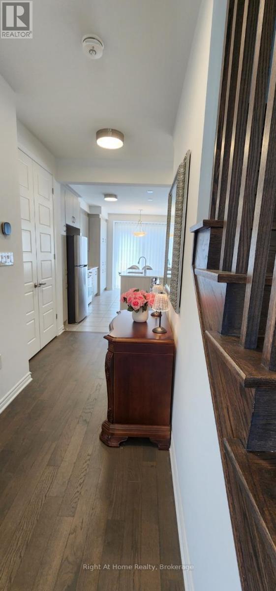 Photo 37 of 1242 Wheat Boom Drive, Oakville ON